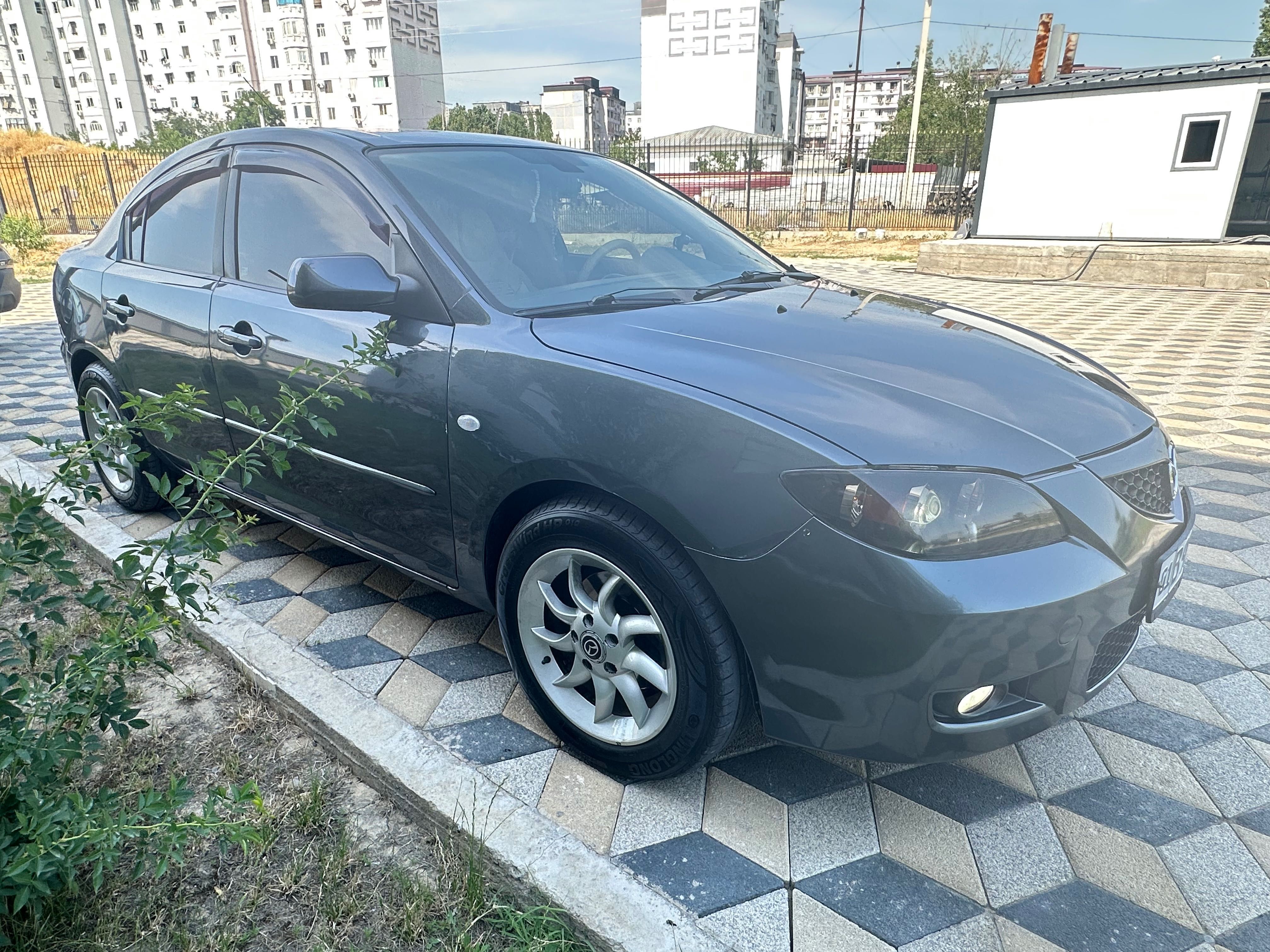 Подается мазда 3  FULL  поселения позиция
