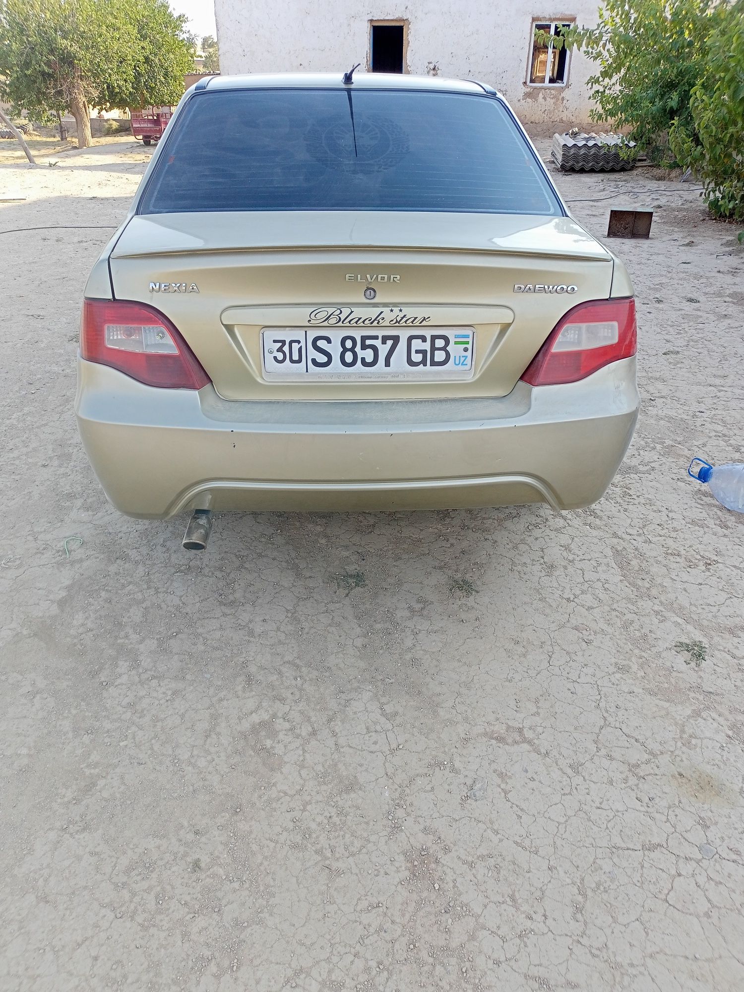 Salom sotiladi 2009 yili metani bor 250000 yurgan xolati yaxshi