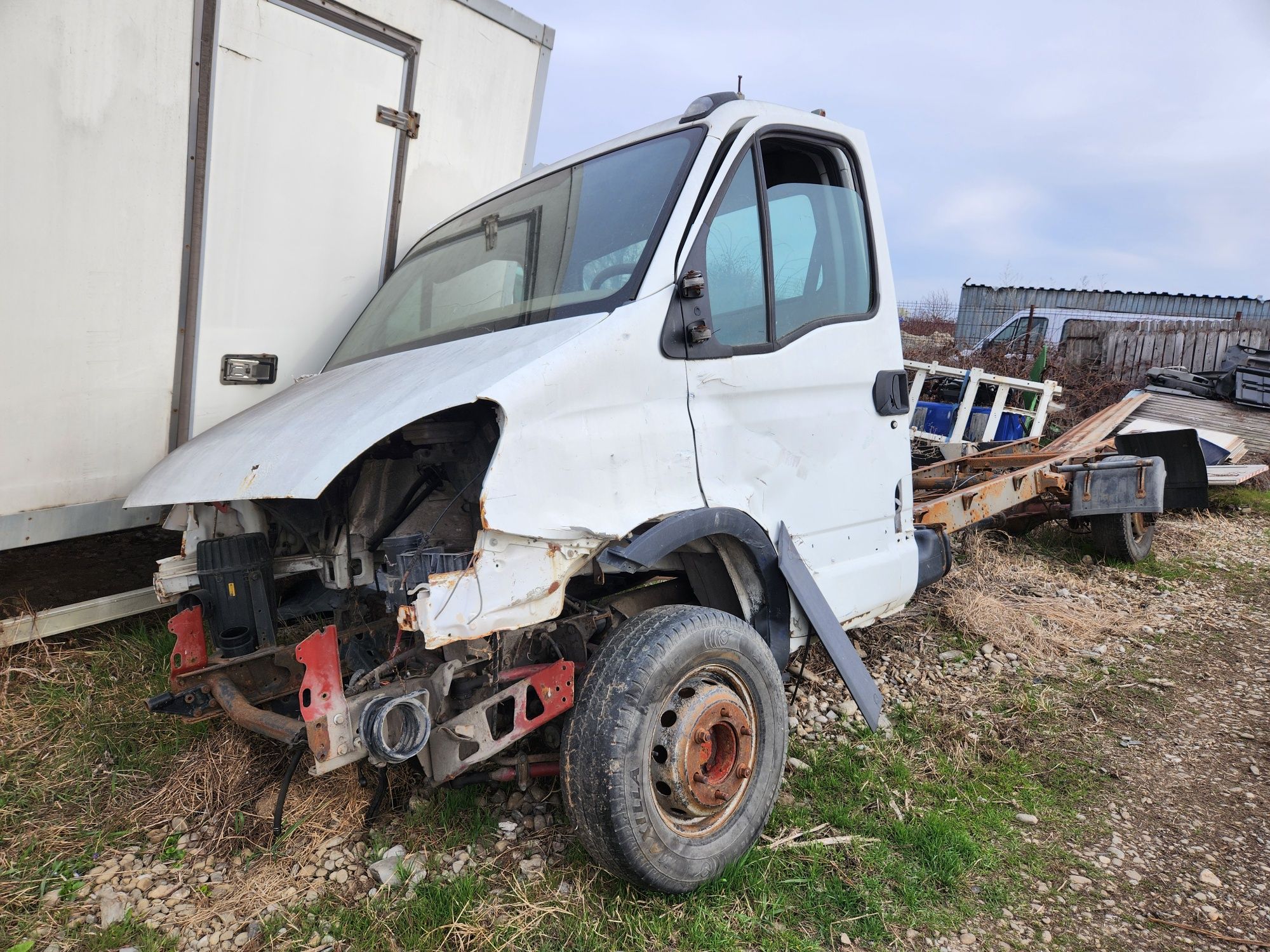 Sasiu cu cabină iveco Daily 65C15