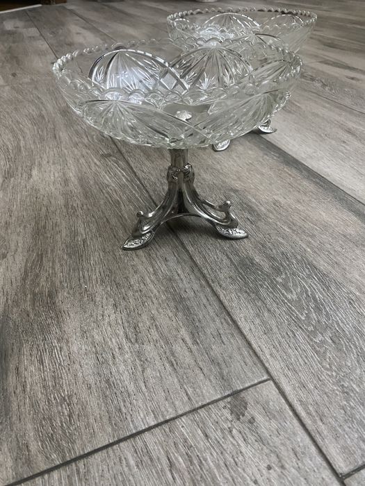 Vând doua fructiere deosebite