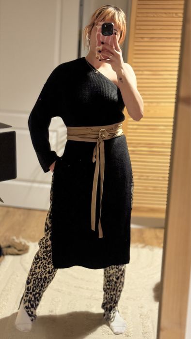 Pulover rochie cu crapaturi zara