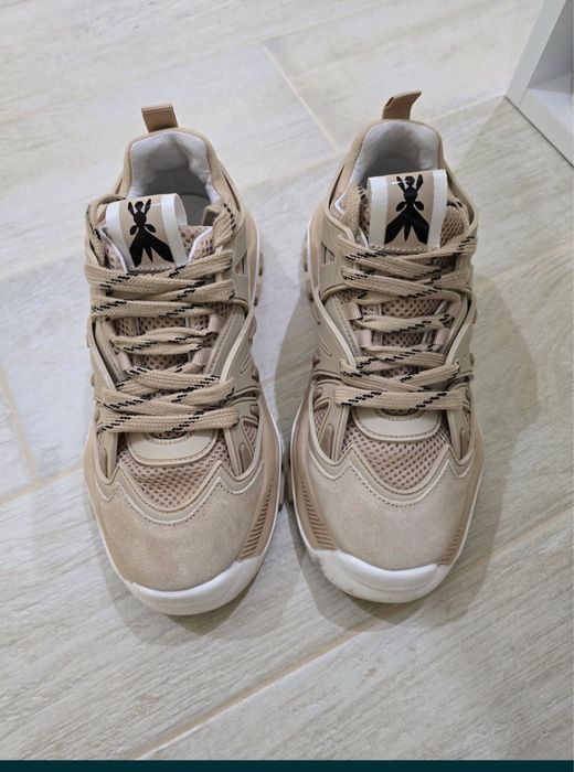 Patrizia pepe , Guess