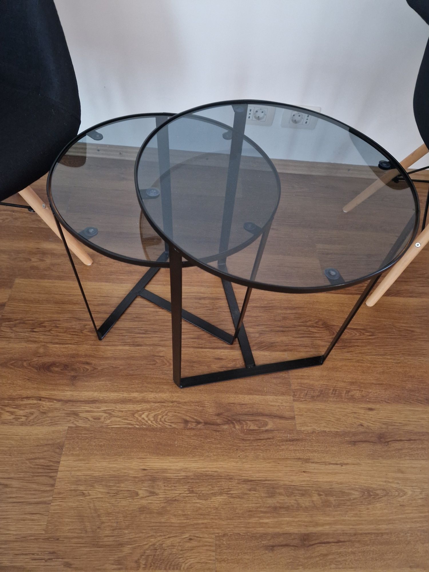Mobilier nou de vânzare