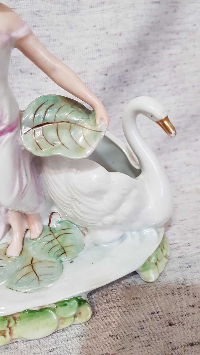 Статуэтка- салфетница «Девушка с лебедями» фарфор Германия