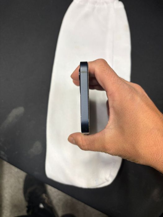 Iphone 12 64gb functioneaza perfect