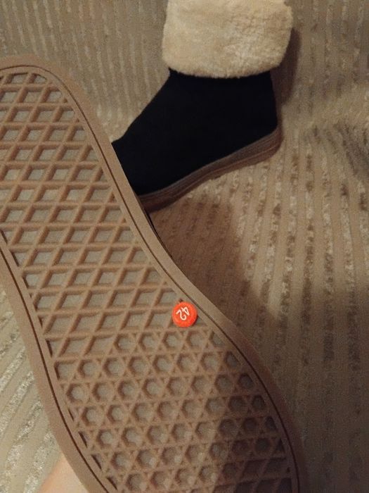 Топли боти, 42 номер