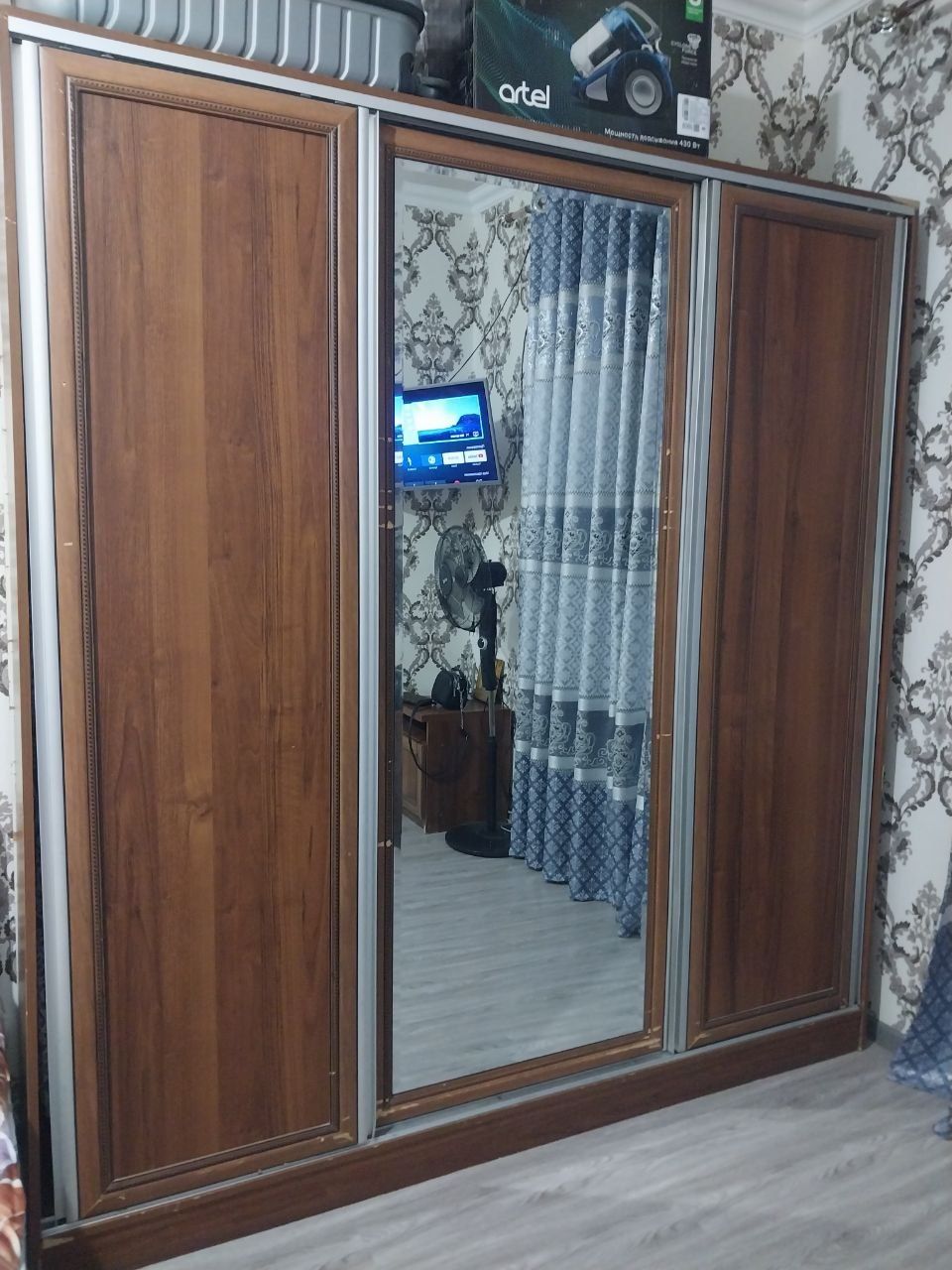 Продаётся Мебелный шкаф