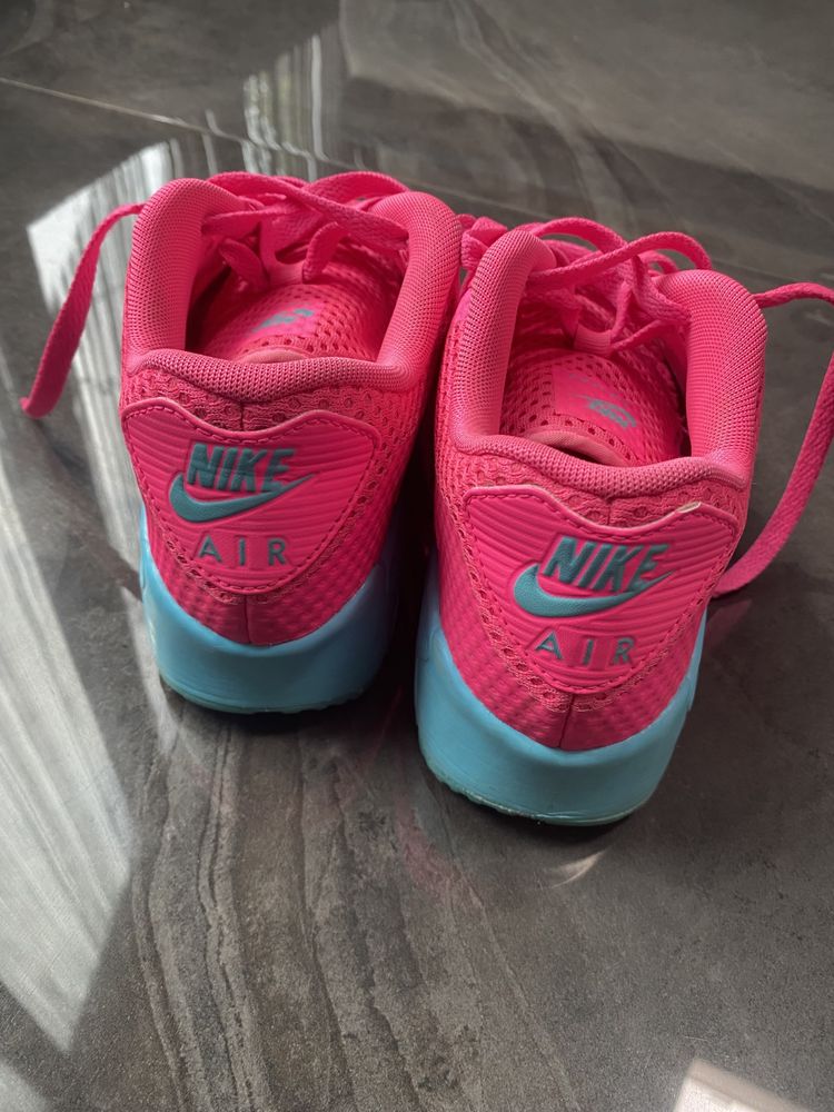 Adidasi Nike fete 36,5