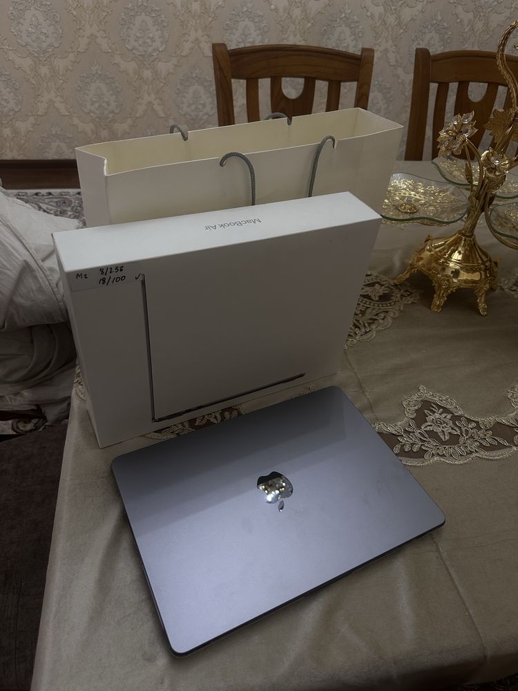 MacBook Air M2 2022 – Ideal Holatda – 20 ta sikl