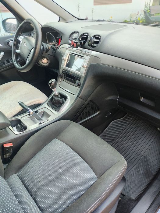 Vând Ford galaxy 2011
