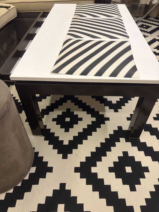 Модерна холна маса + декоративни подложки