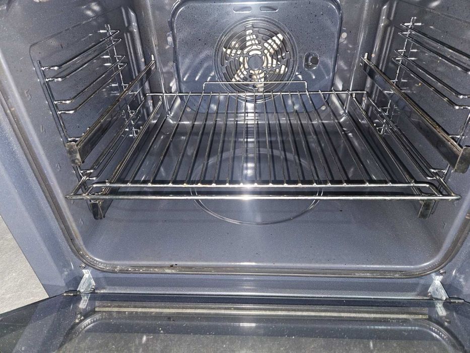 Висок клас фурна за вграждане ,,Bauknecht”