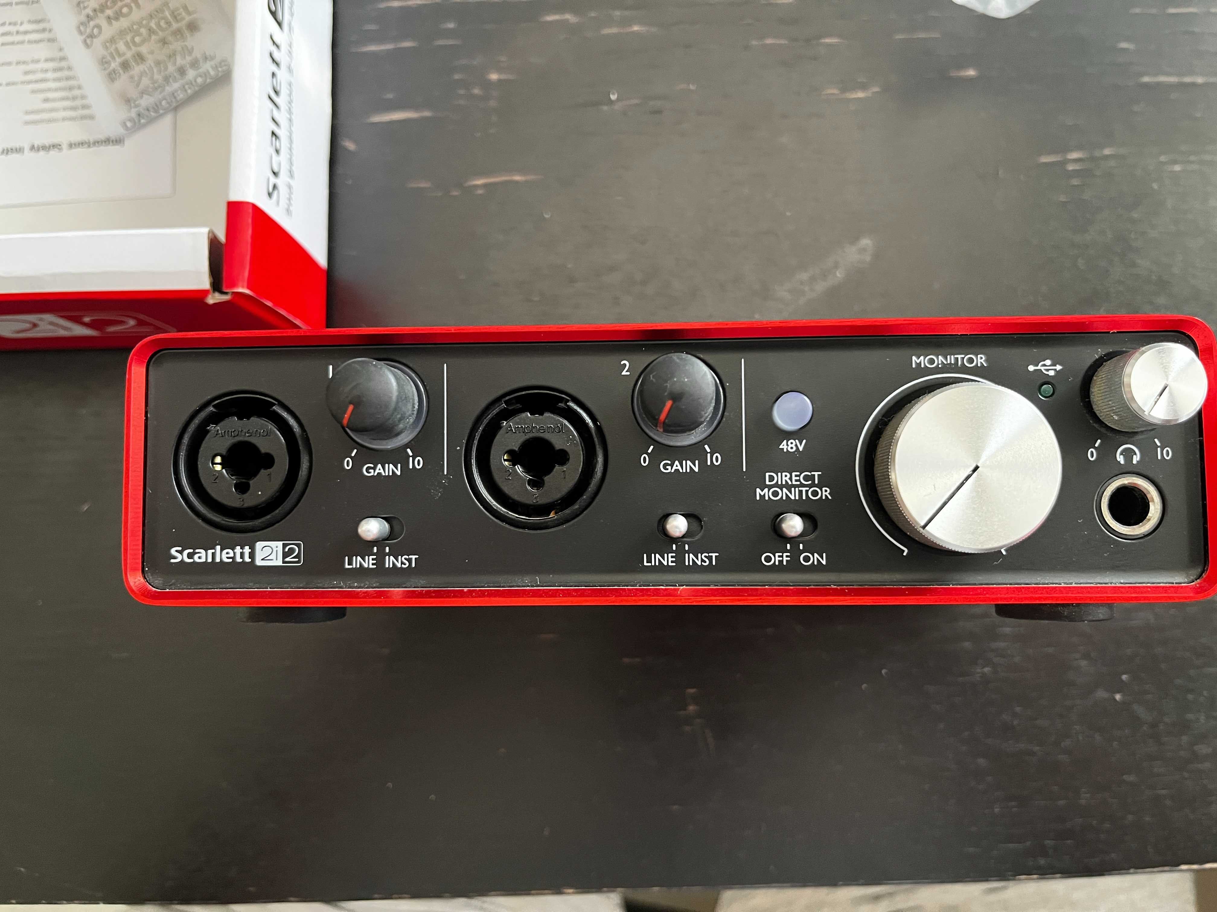 Аудио интерфейс Focusrite Scarlet 2i2 втора генерация