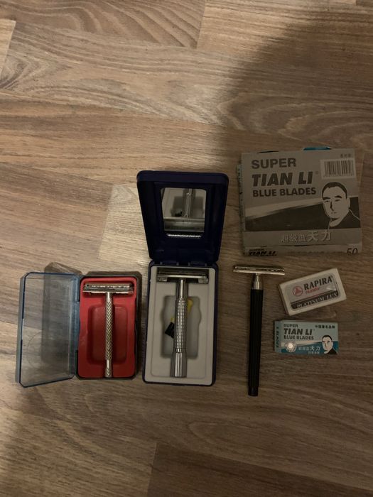 Бритвы плюс набор лезвий.