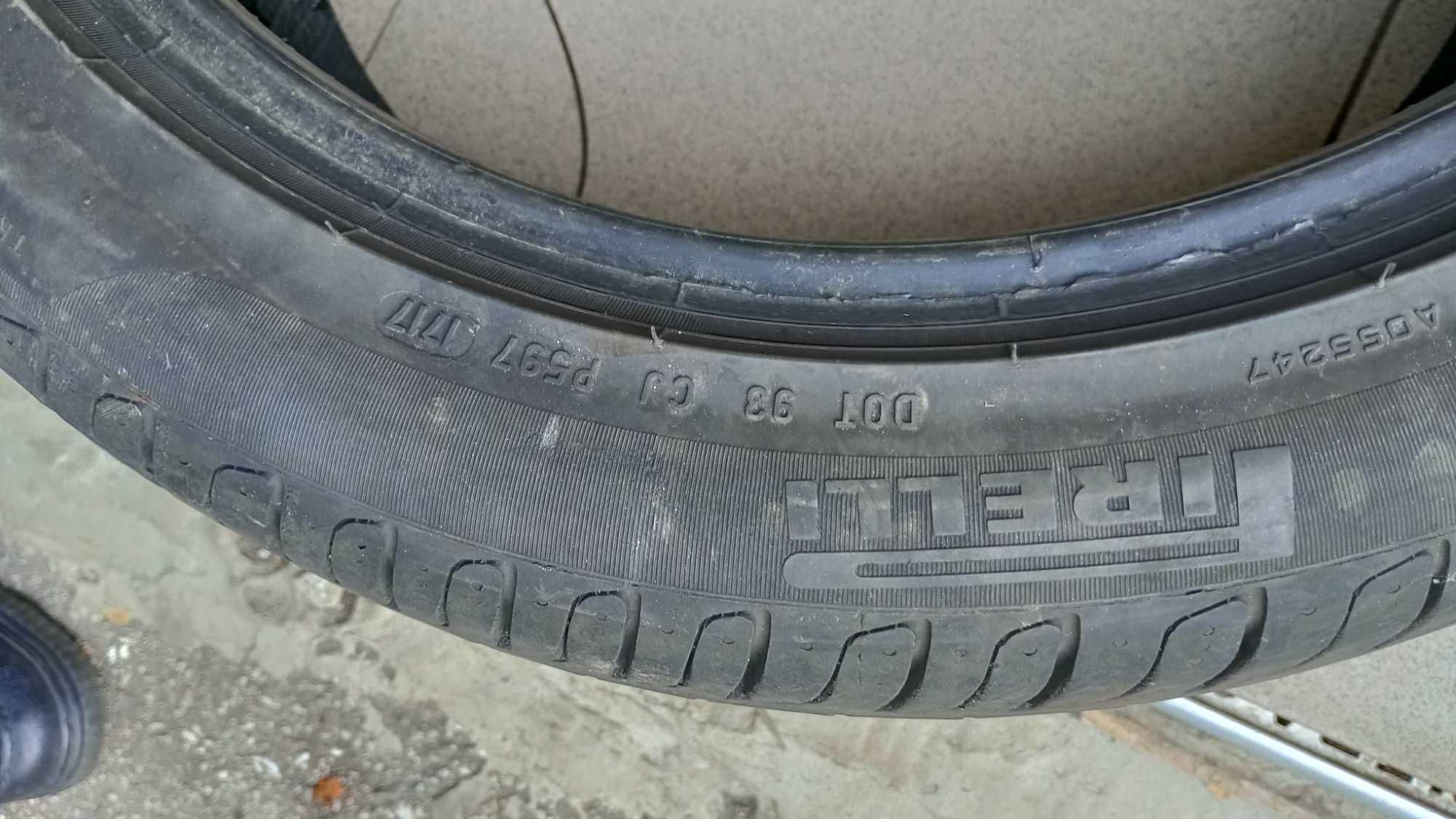 2 единични гуми Pirelli и Dunlop