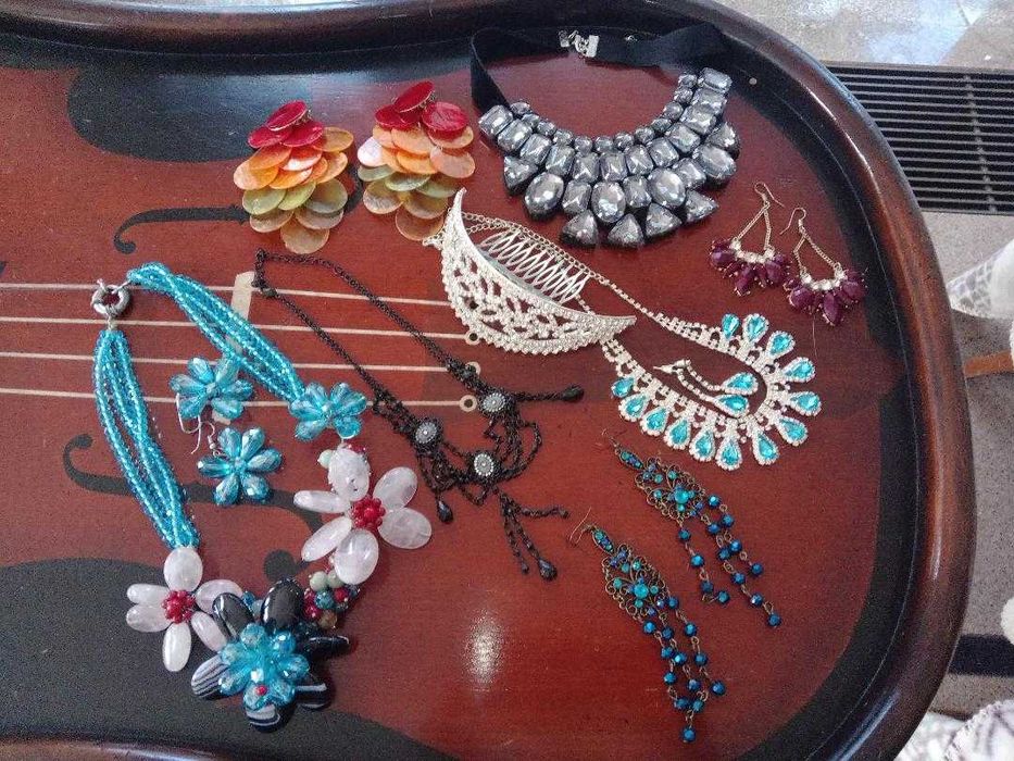 Gablonturi coliere, cercei, bratari, brose, bijuterii argint