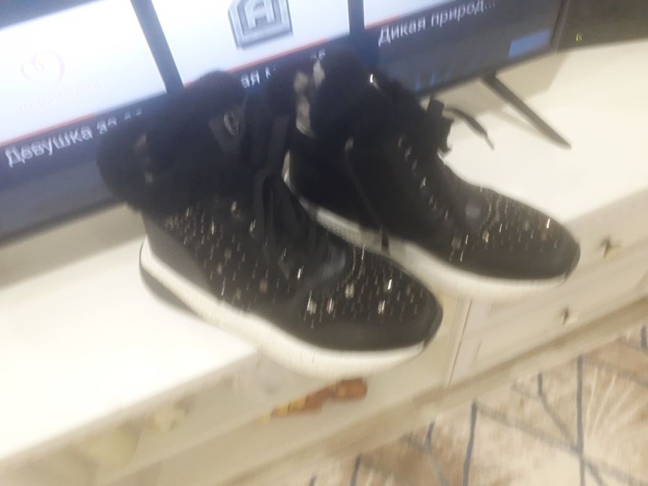 Кроссовки  женские