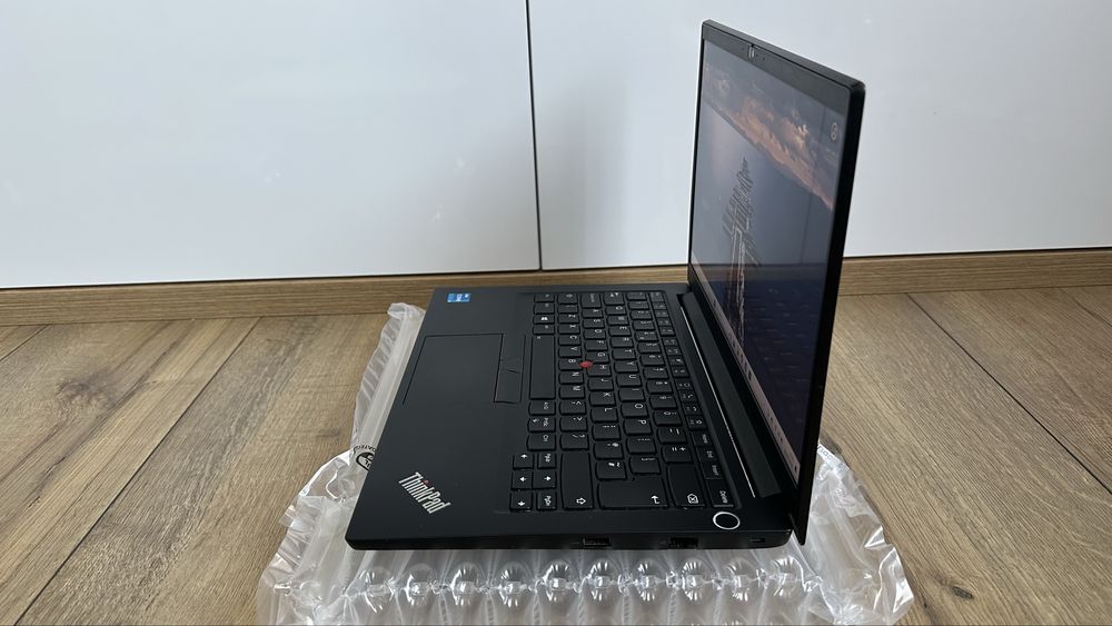 Лаптоп Lanovo Thinkpad E14 Gen 2/ 14”/Intel i5-11th/8GB RAM/ 256GB SSD