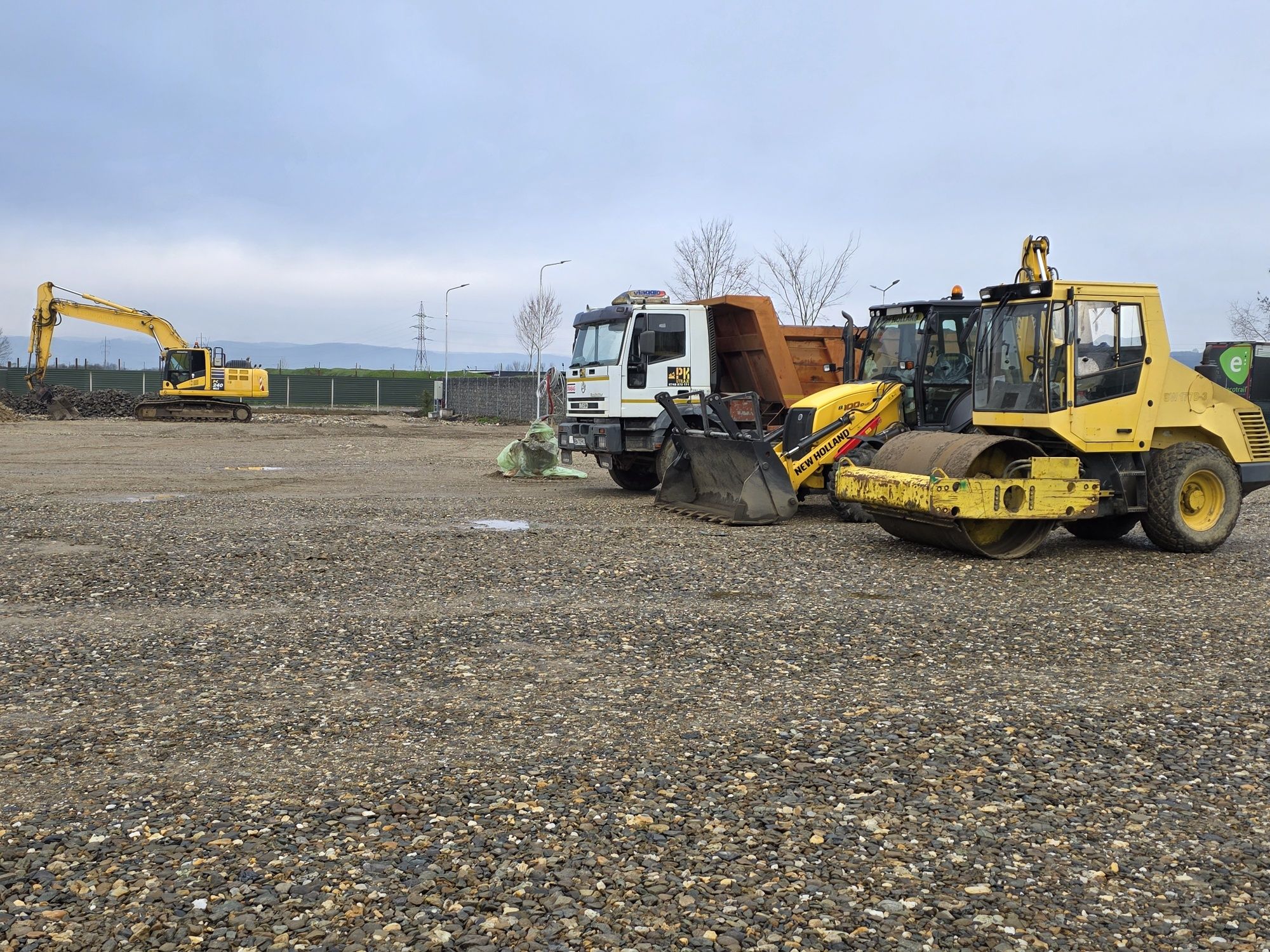 Prestari servicii cu excavator ,8x4,buldozer,buldoexcavator,cilindru