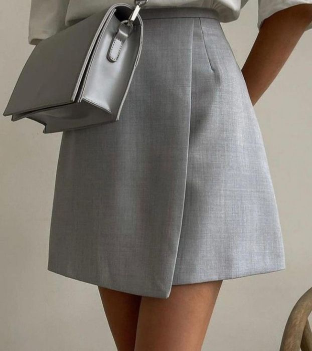 В продаже имеются юбки, блузки, боди, джогеры