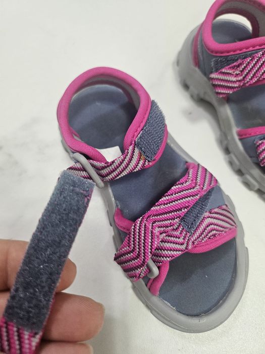 Sandale Decathlon mărimea 24/25