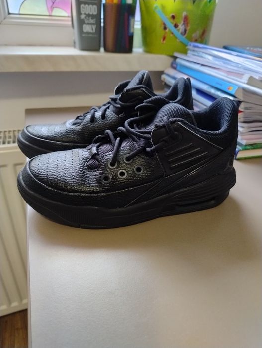 Adidași Jordan Max Aura 5
