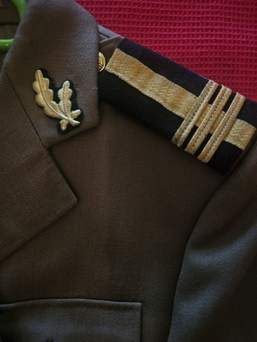Vând uniforma militara de colonel