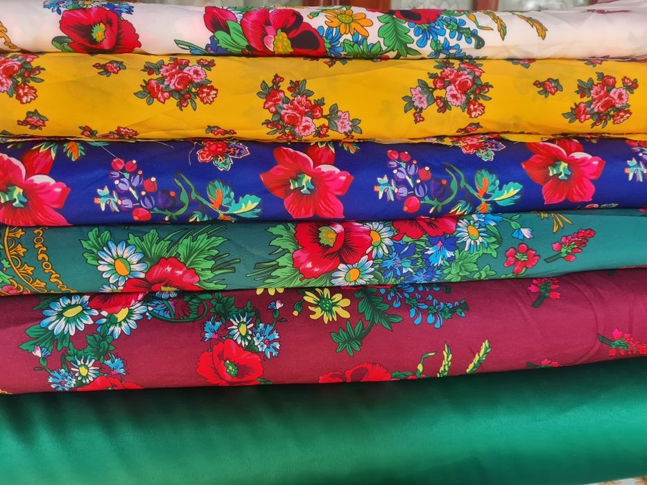 Vand material pentru haine de mascat