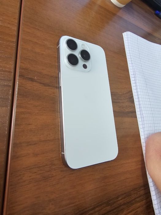 Iphone 15 pro белый