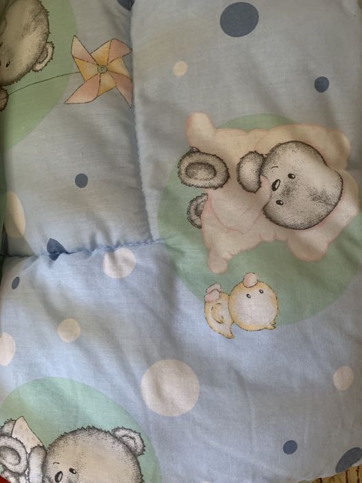 Patut lemn cu balansoar, saltea, 2 aparatori, lenjerie, cadita