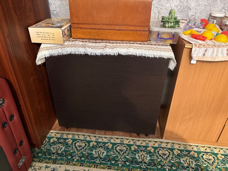 Продам стол книжку.