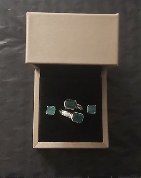 Пръстен и обици с изумруди