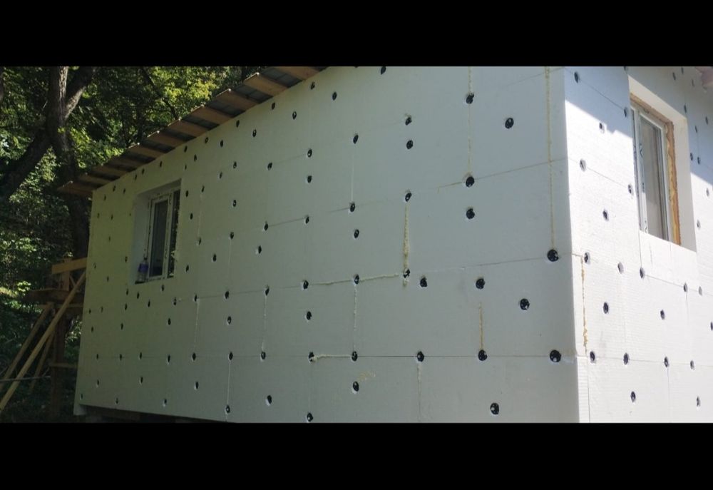 Donez o cabană  pentru cine are nevoie!!