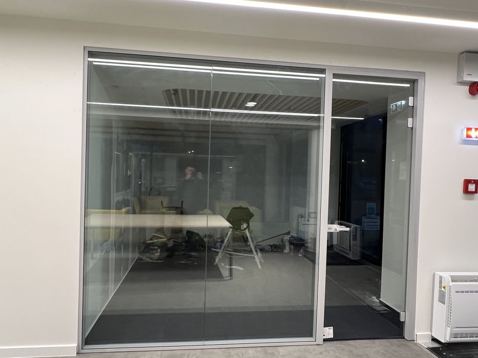 Vând sticlã securizata 8-10 mm- ideala pentru sere, terase etc.