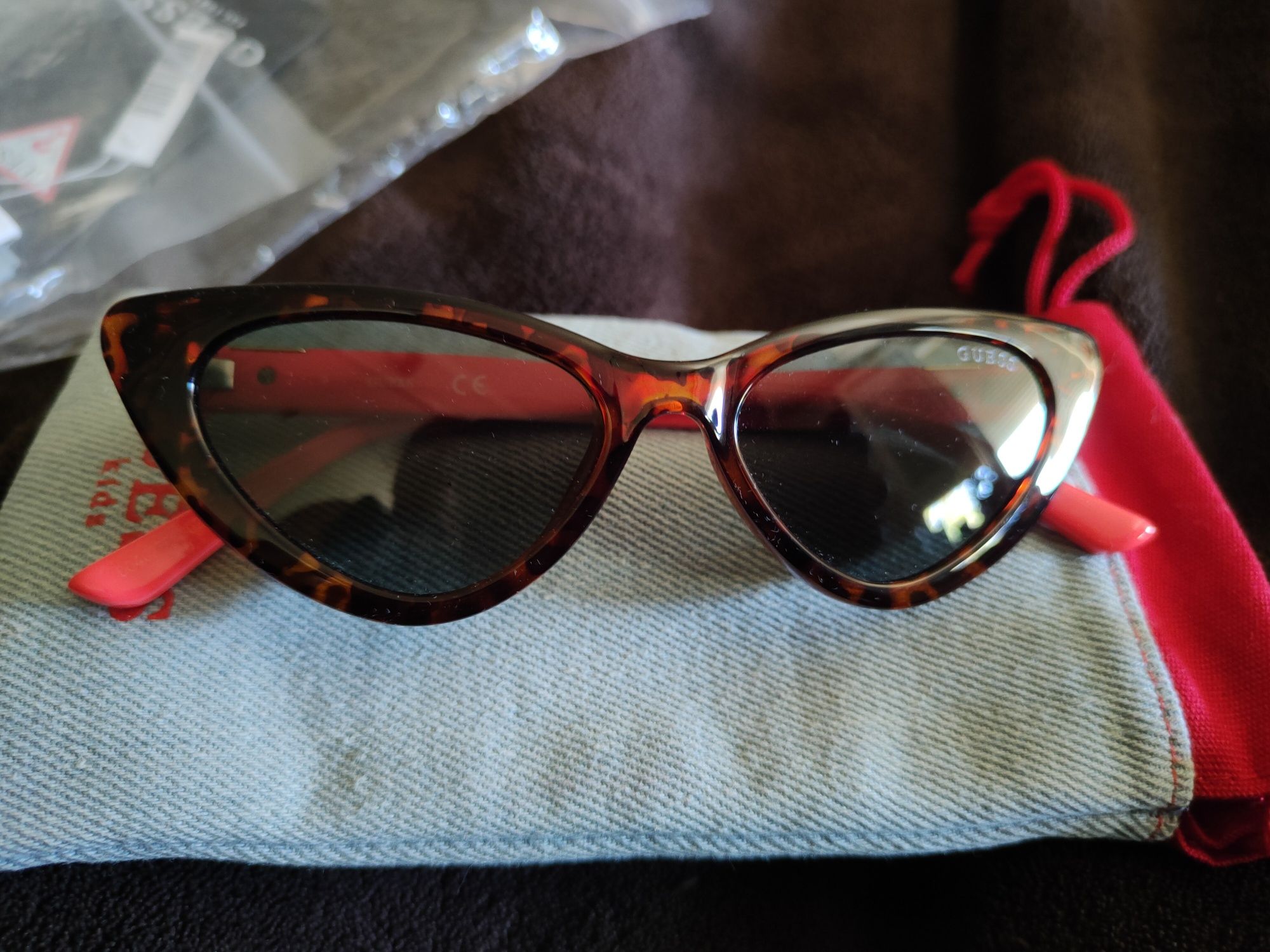Guess cat eye детски слънчеви очила