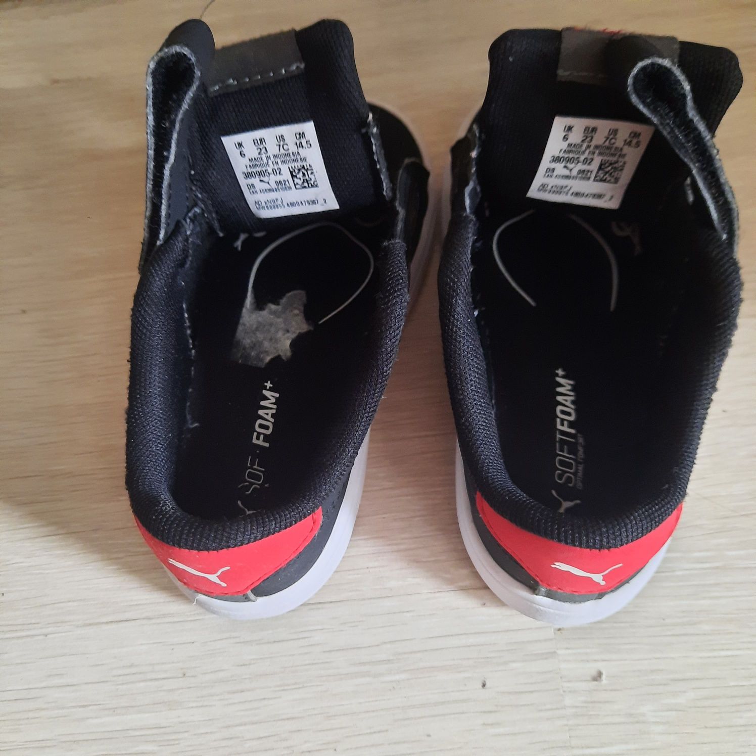 Pantofi sport Puma, masura 23, negru cu rosu, stare foarte buna