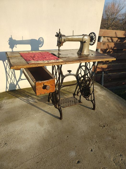 Mașina de cusut Jones manufacturing machine