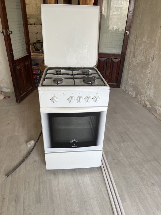 Продам гозовую плиту с духовкой