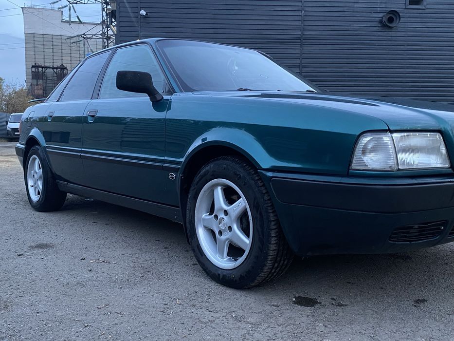 Срочно продам ауди б4 1992 года