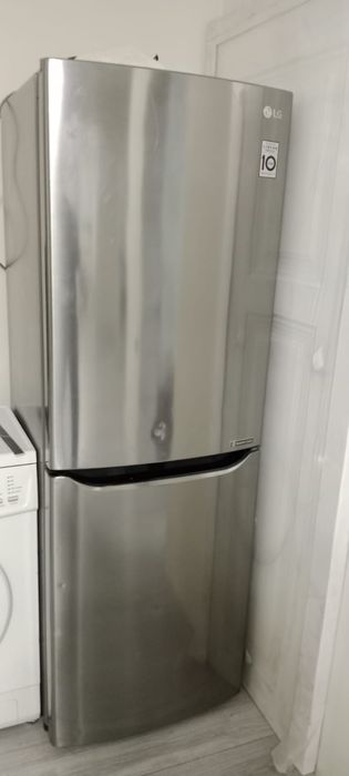 Холоднильник LG.