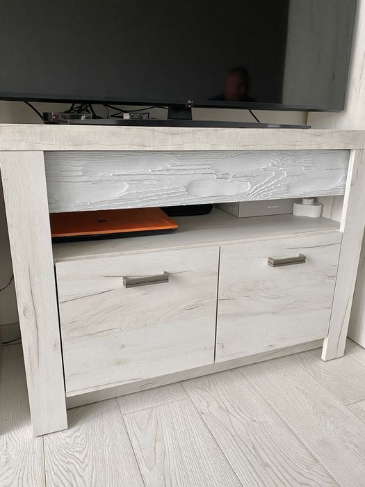 Двукрилен гардероб и тв шкаф