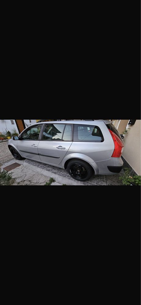 Vand masina renault in stare buna , 4 usi , gri metalizat pret 2200 E