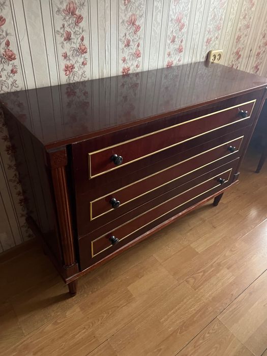 Шкафы, столы, тумбы