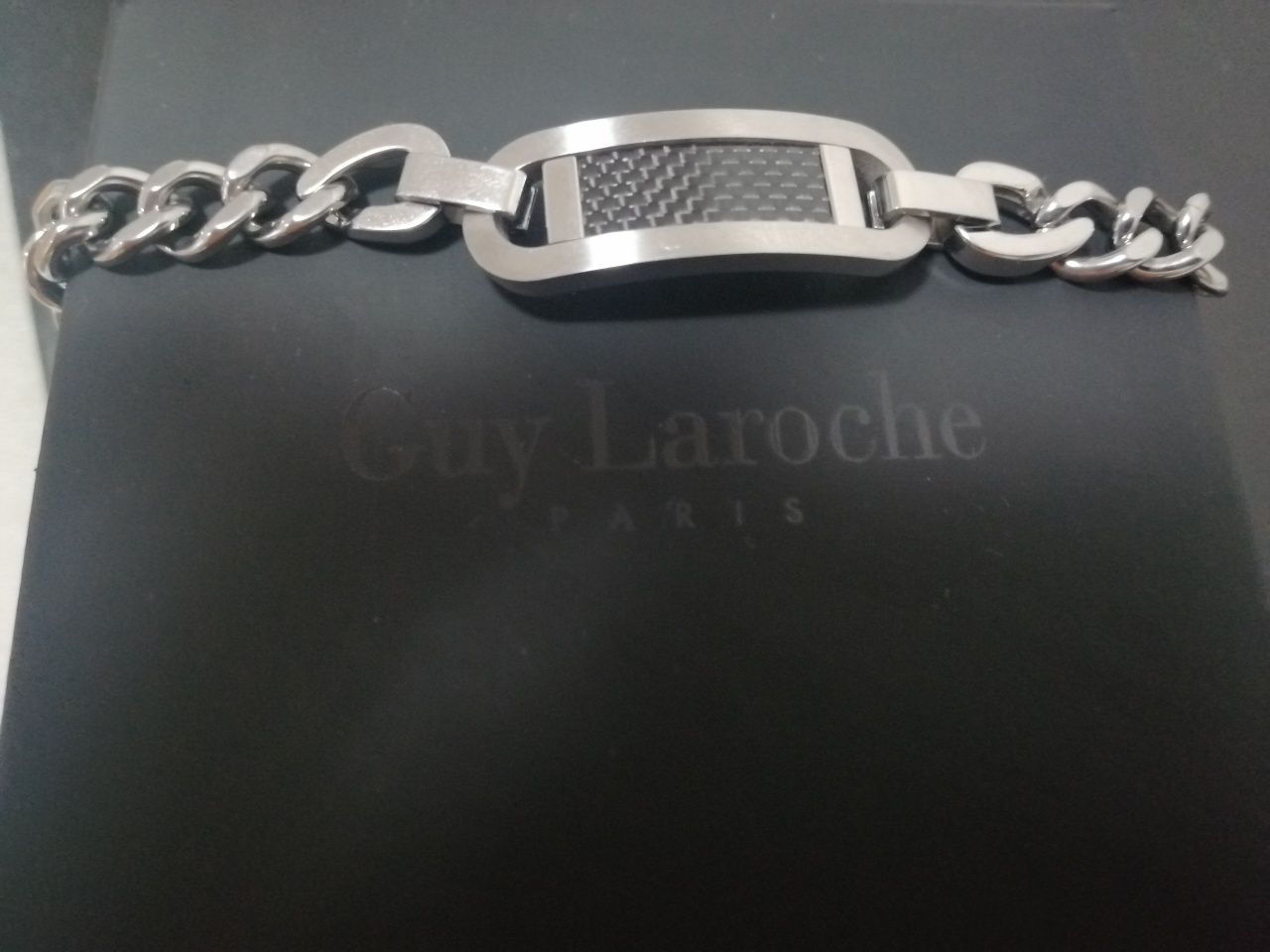 Vând brățară Guy Laroche Attachement