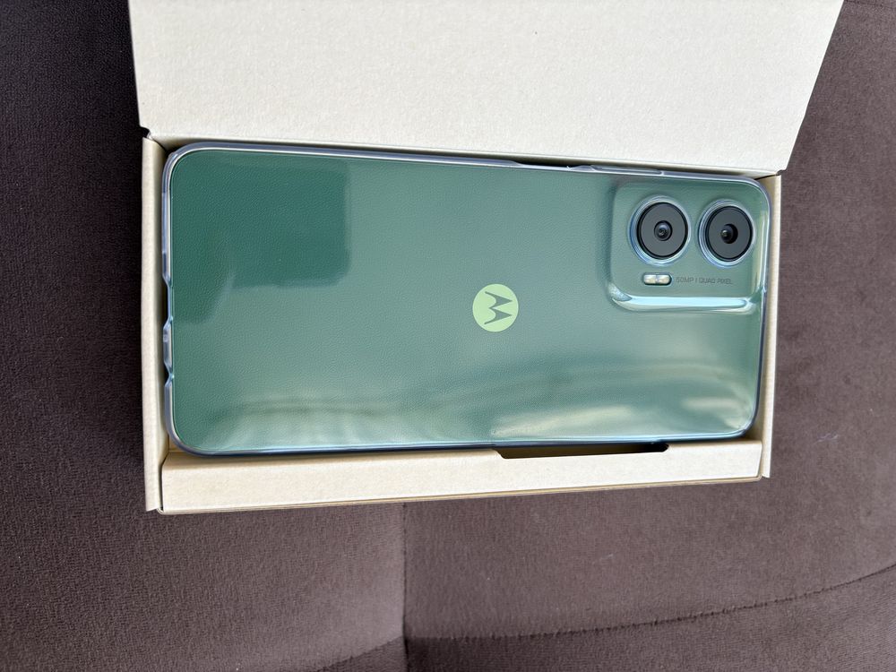 Продавам Motorola G35 5G 4/128GB
