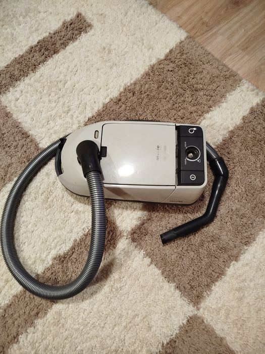 Прахосмукачка Miele 1100w