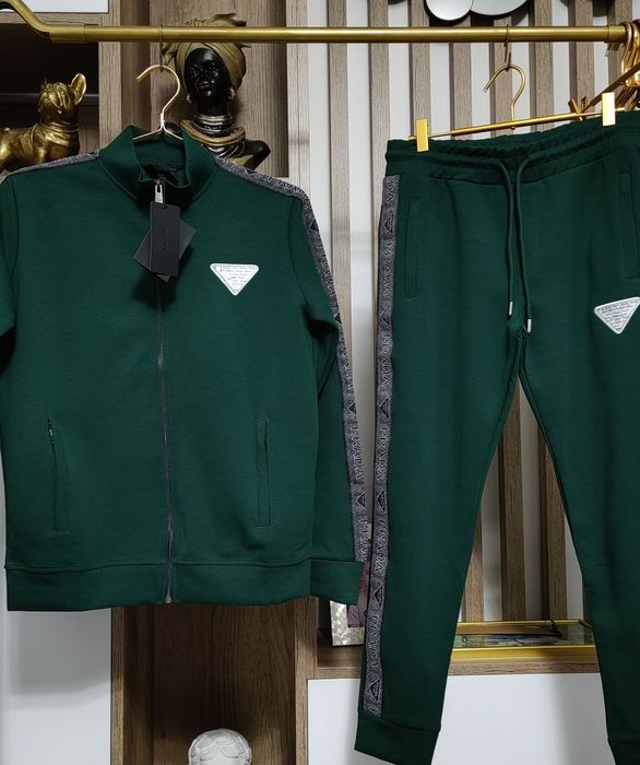 Trening barbati,model superb,calitatea top,am mai multe marimi!