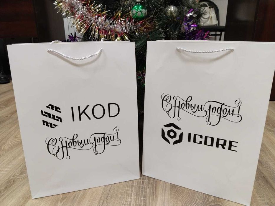 Новогодние пакеты с лого для корпоративных клиентов.