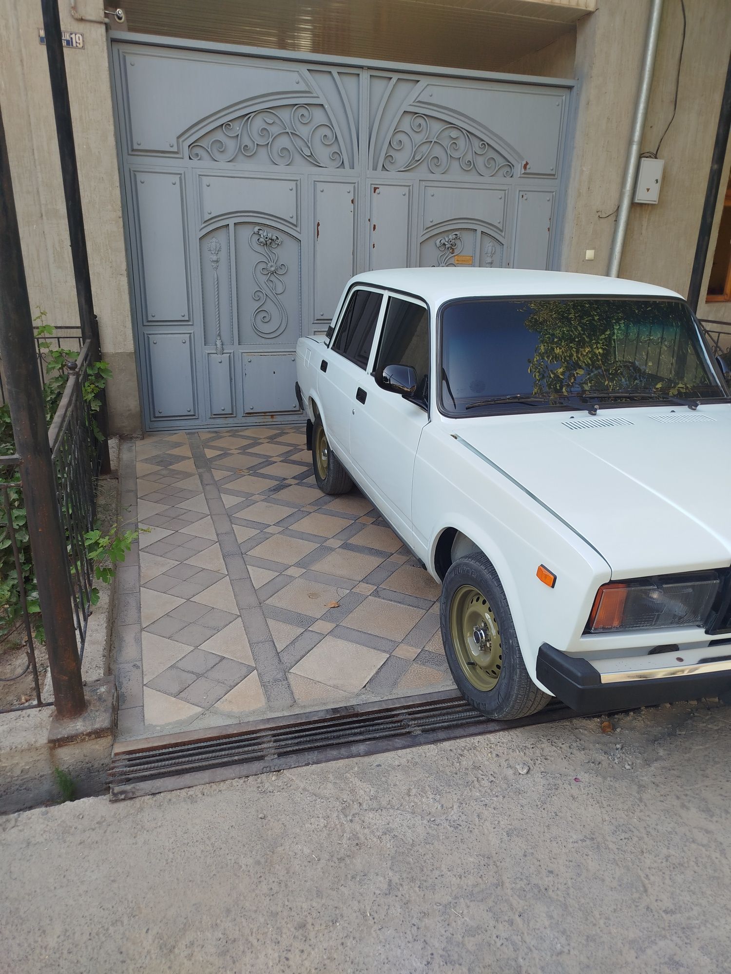 Vaz 2107 sotiladi