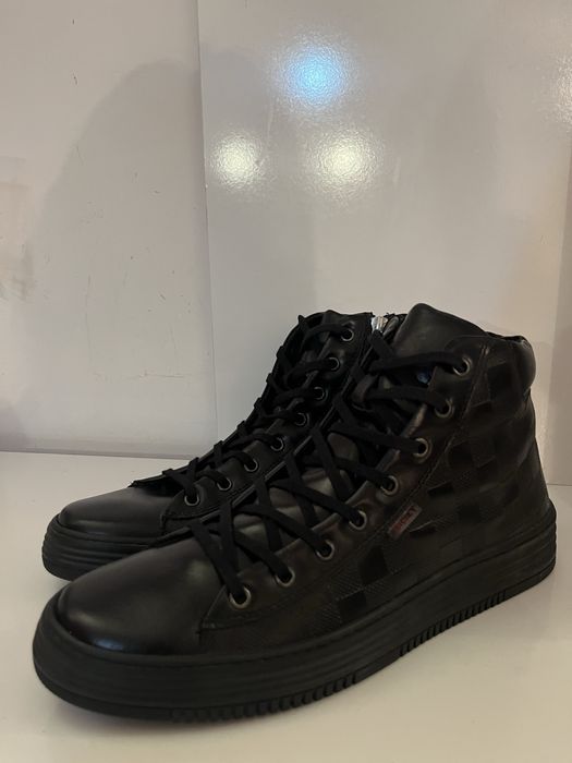 Adidasi tip gheata cricket